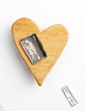 Brooch 